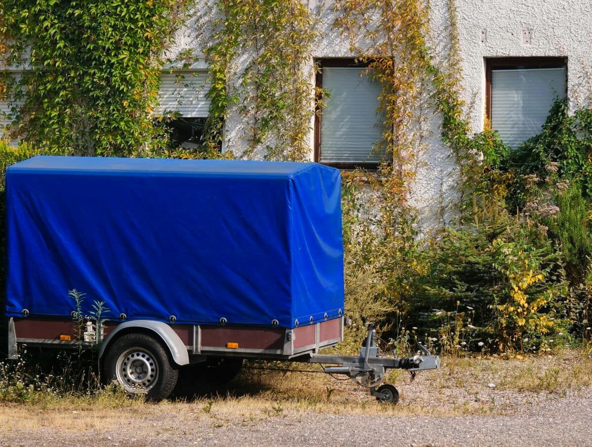 plandeka na przyczepce